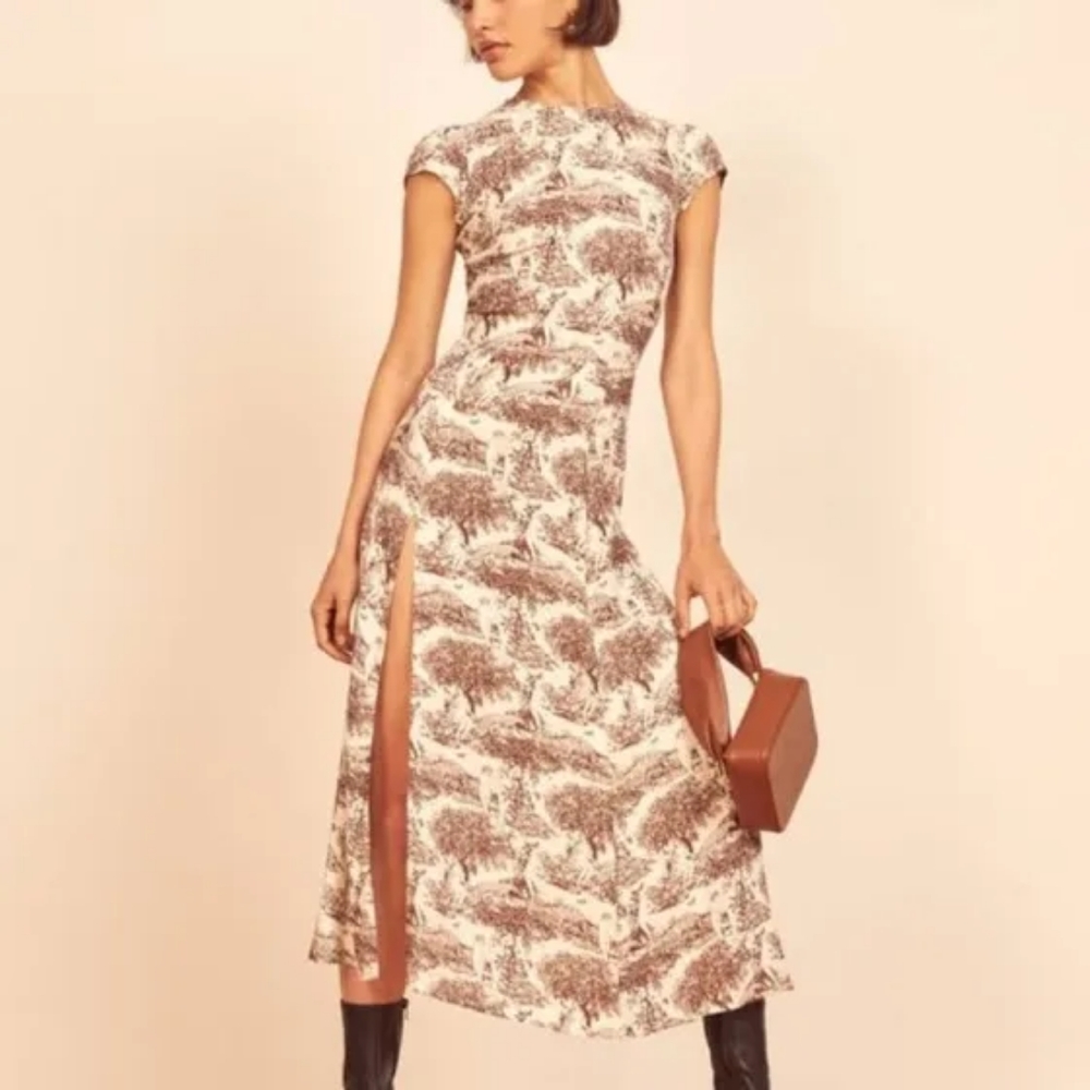 ISO Reformation Gavin dress in Rousseau in size 6 or 8